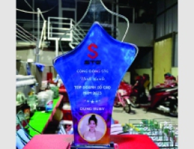 Cúp Thủy Tinh Theo Yêu Cầu – Lựa Chọn Hoàn Hảo Cho Sự Kiện