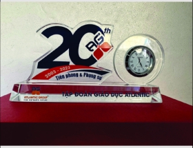 Kỷ Niệm Chương Theo Yêu Cầu: Quà Tặng Doanh Nghiệp Đẳng Cấp